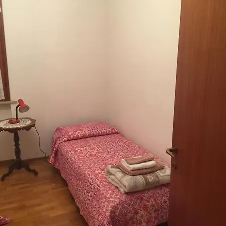 Polcenigo,aviano,spotless Apartment